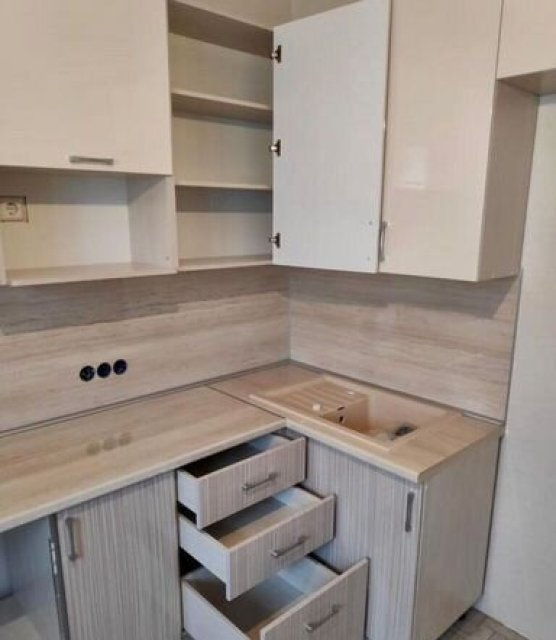 Кухня для хрущёвки на заказ - компактная мебель